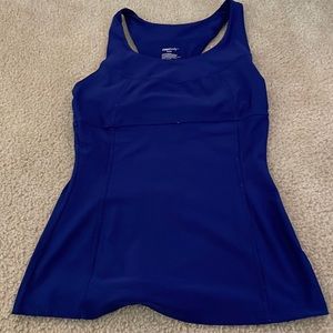 Gap sport top with built in